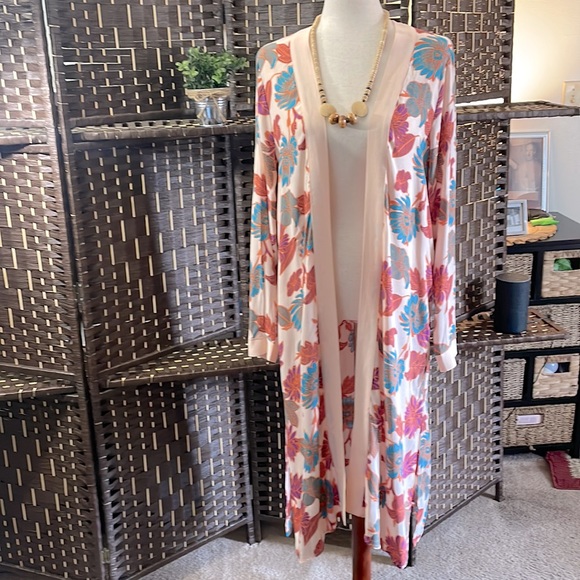 Forever 21 Other - #14 NWOT Beautiful Long Sleeve Kimono
